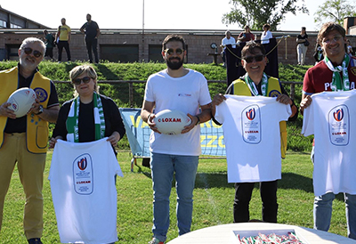 Loxam consegna palloni e t-shirt Vasari Rugby Arezzo